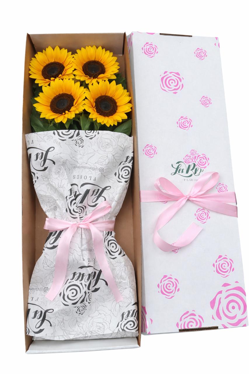 Caja de girasoles amarillos  — flores para agradecimiento. Flores Les Roses, envío a domicilio.